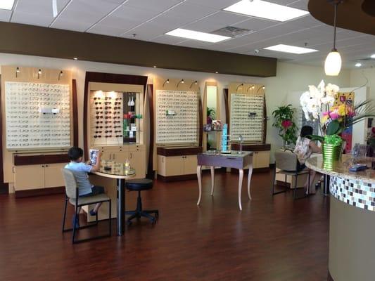 Great selection of eyewear, for all budgets.