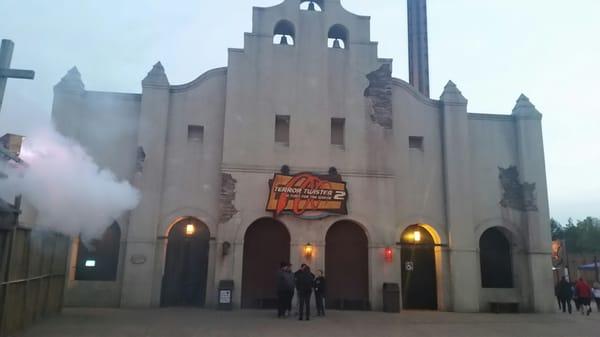 The Spanish mission-esque building that houses a teacup rave! And it's all boarded up.