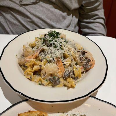 Caruso's Alfredo with Shrimp