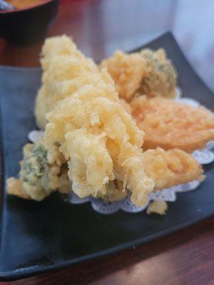 Shrimp and vegetables tempura