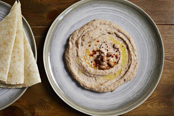 Black-Eyed Pea Hummus with Pita