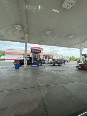 I don't get it - a gas station yet people openly smoking and of course no masks.