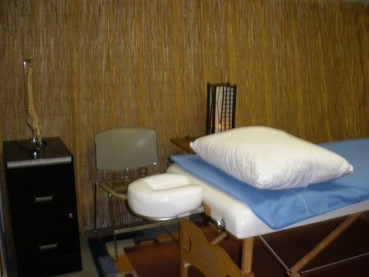 Treatment room in Miami Acupuncture Therapy