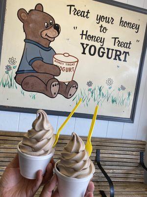 Oreo yogurt with fresh brownie toppings