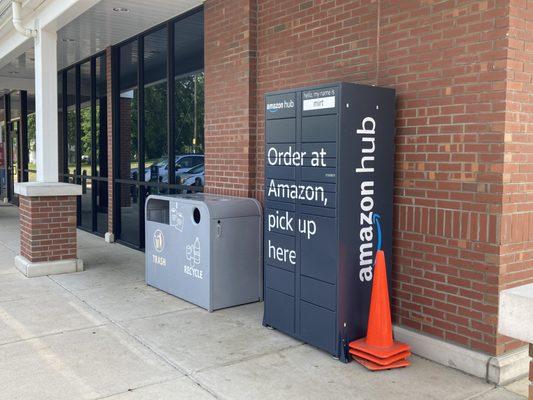 Amazon Locker Mirt is right outside by the recycling bins.