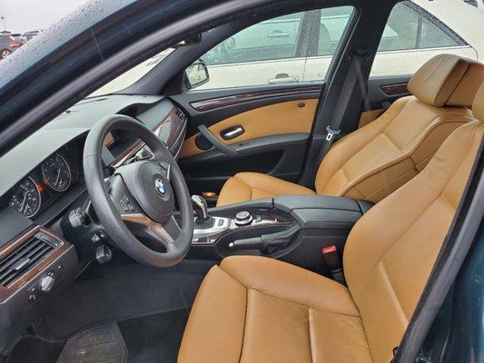 With it's luxurious peanut butter interior and vibrant Green exterior, our 2008 BMW at Direct Auction Sales is the perfect car for you!