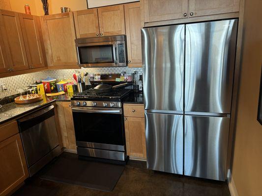 Note the difficulty of being able to open either the stove or dishwasher without hitting either door!