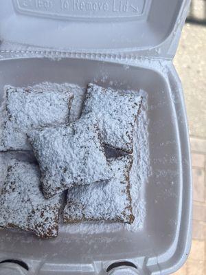 Beignets Regular delicious.