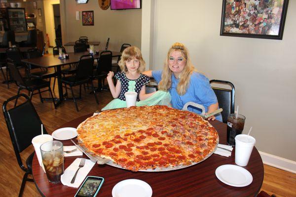 Amazzzzing pizza! DELCIOUS! Drove two and half hours just to eat here and enjoyed every bit of it. Great service..great with the kids! LOVE!