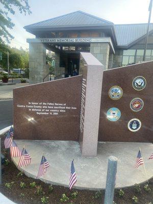 Memorial honoring servicemen