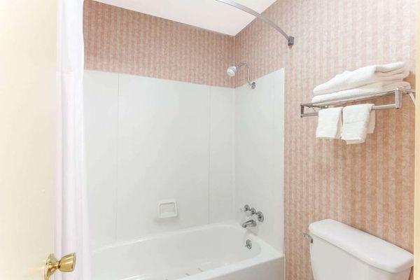 Guest room bath