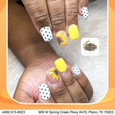 Sunny vibes with this yellow sunflower nail art, paired with white polka dots for a fresh and fun look!