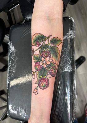 Strawberries by @la.monarca.ink, let's book your next session 
Contact via instagram or email.