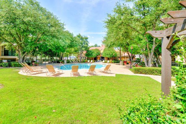 Saxony at Chase Oaks- Apartments for Rent in  Plano, TX