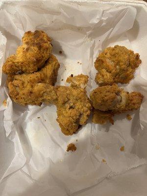 These were described as "hot wings" on the menu for 16 dollars.  Really soggy under seasoned, previously frozen tasting chicken.