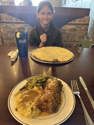 Meatloaf special and cheese pizza. Very good!