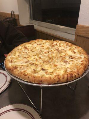 Love their chicken Alfredo ziti pizza! Ther crust on their pizzas are always on point!