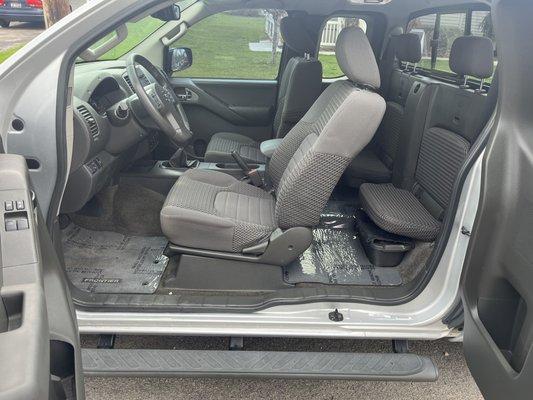 Nissan Frontier (Interior)