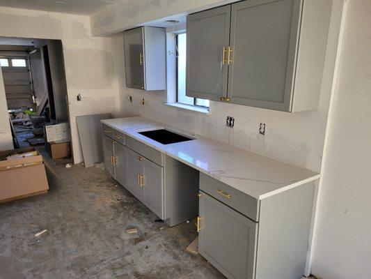 Cabinet, countertop and handle install