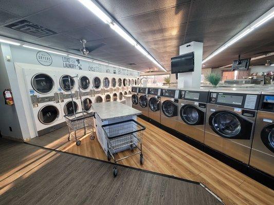 Clean, and multiple washers and dryers great condition and working!