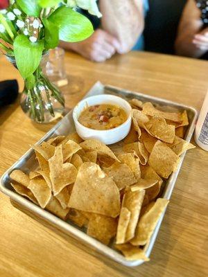 chips & dip ($4) -- happy hour!