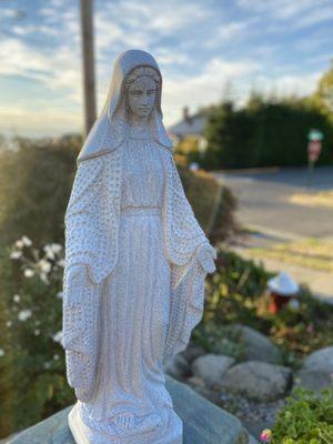 Mary prayer garden