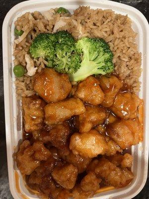 C7. General Tso's Chicken Combo Plate