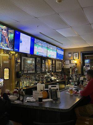 Bar area - lots of TVs