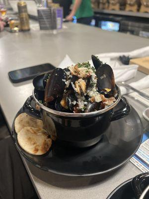 Blue cheese beer mussels