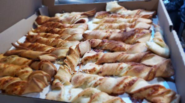 12 Of Our Garlic Parmesan Twists Will Feed The Crowds! Comes With Marinara And Ranch For Dipping!