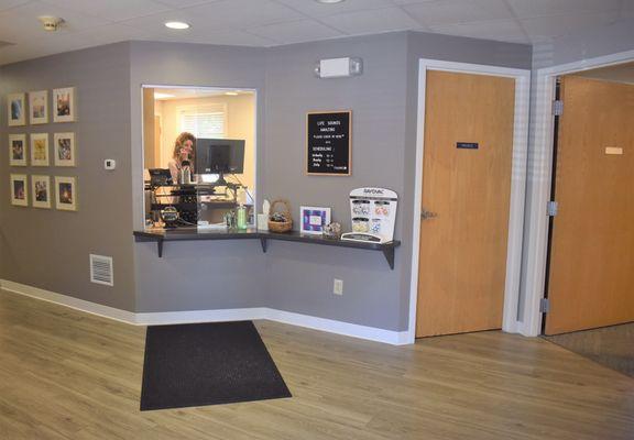 Front lobby & reception desk.