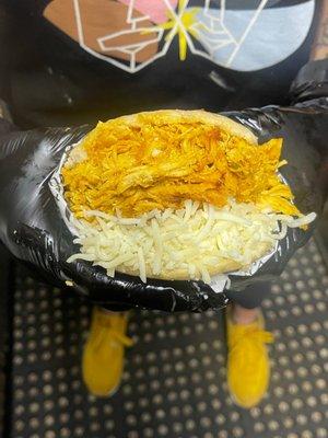 Arepa de Pollo Mechado