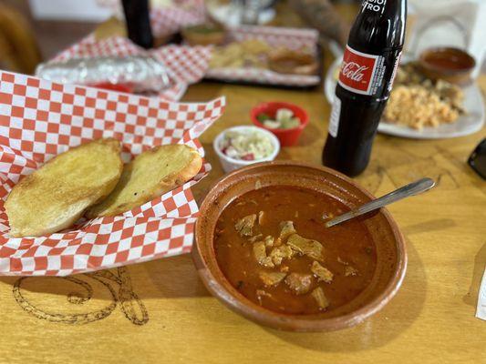 Posole con pan