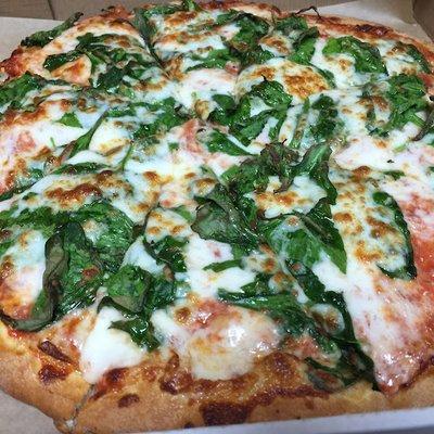 Cheese pizza with spinach