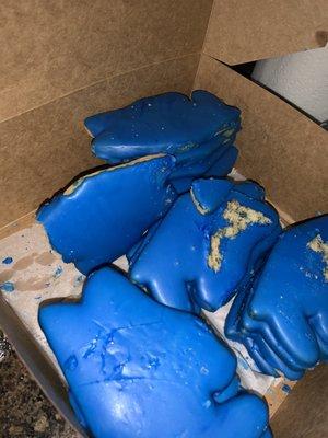 Not smooth icing, broken cookies