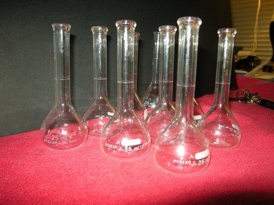 Pyrex Chemistry Beakers for use or display.