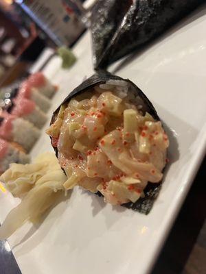 Spicy scallop hand roll