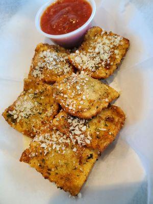 Toasted raviolo