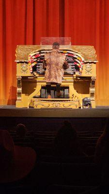 The organ player