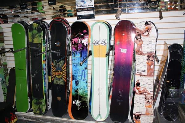 Snowboards in different sizes and brands.