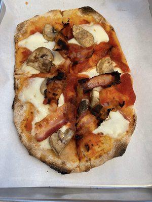 Bacon mushroom pizza