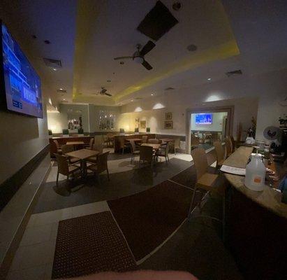 Bar/Eating with TV