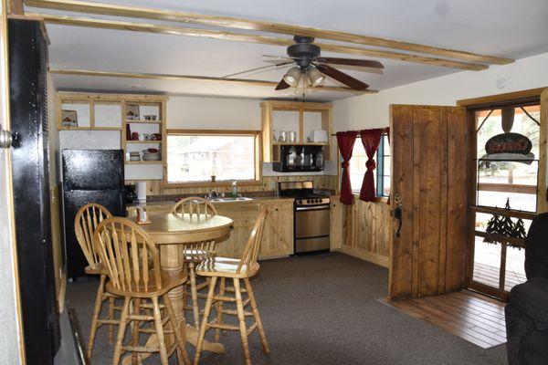 Chinook Cabins & RV Park