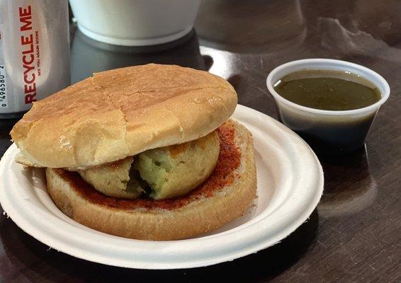 Vada Pav.. decent!