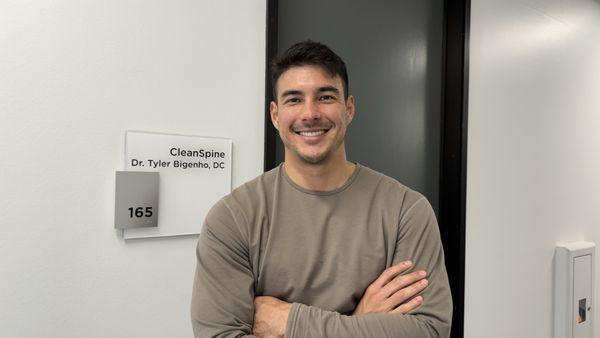 Dr Tyler Bigenho in front of Cleanspine chiropractic office in Irvine, Ca