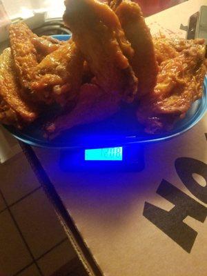 a 1.5lb order of wings. the scale is tared and set to oz.