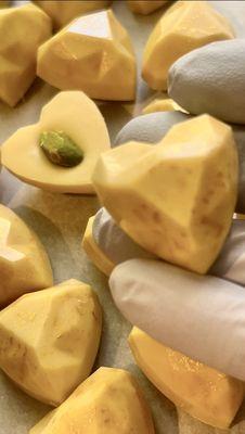 White caramelized chocolate with salty pistachio