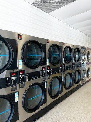 Bahia Vista Laundromat in Sarasota, Florida is a classic open-air laundromat in a friendly neighborhood offering Wash, Dry & Fold services.