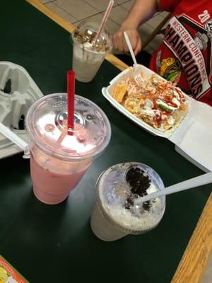 Licuado de fresa, Chicharitos, Oreolito y un Chocofreeze!