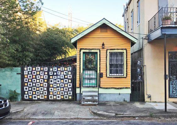 Fun and funky single shotgun in Marigny.